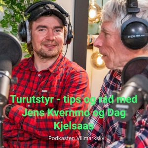 Jens Kvernmo og Dag Kjelsaas i podcaststudio.