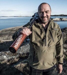 Hans Petter Hausken med rifle med Hausken lyddemper.